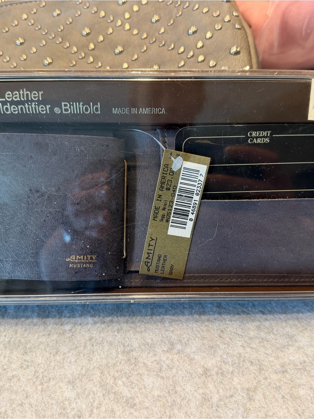 Amity Vintage Mustang Leather Bi-Fold Men's Wallet Gray New In Box Made In USA